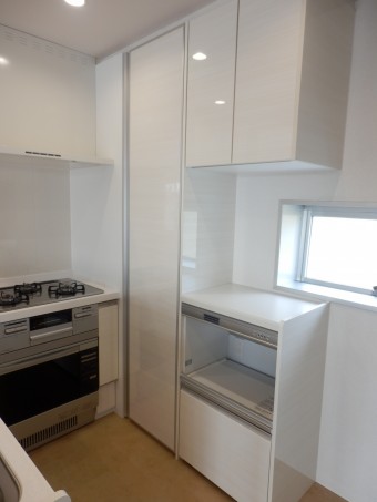 こだわりのコの字型キッチン＆スタイリッシュな水廻り設備にリフォーム